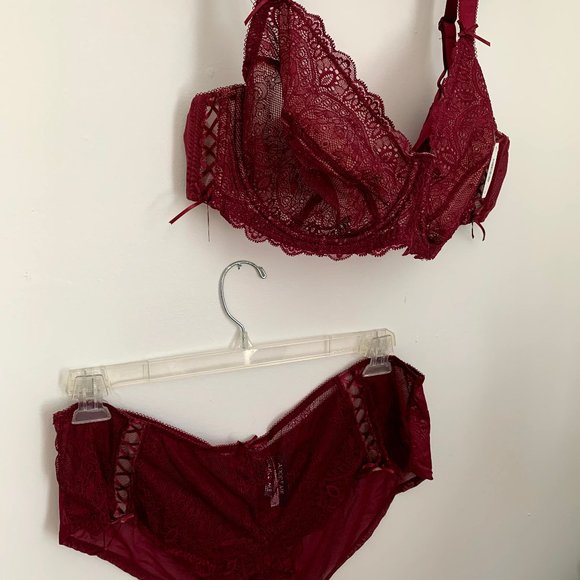 burgundy bra and panty set